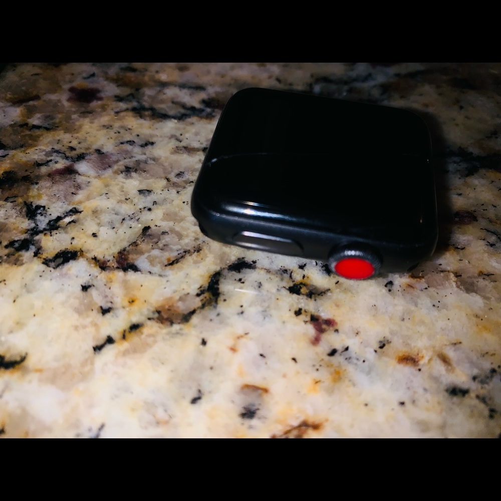 Apple Watch - Picture 2 of 4